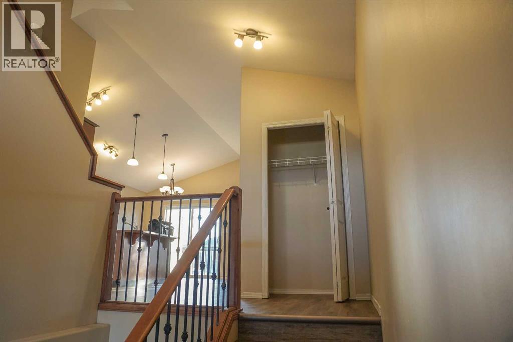 721 Silkstone Close W