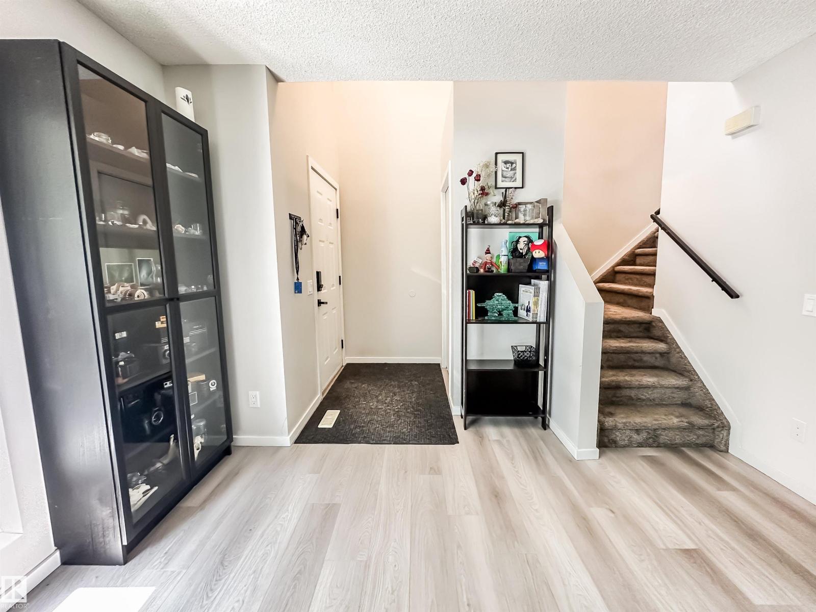 #26 10909 106 ST NW