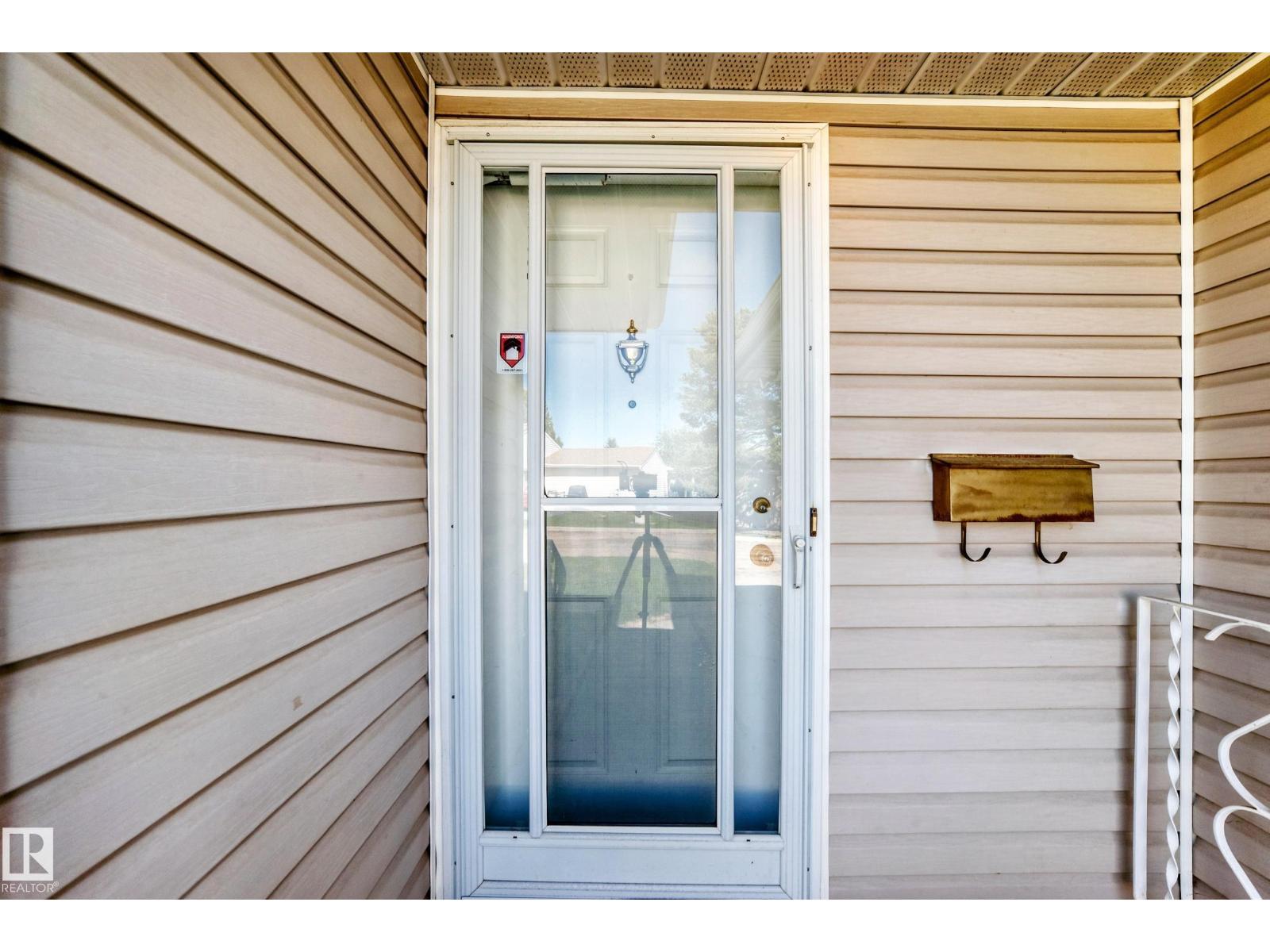 4815 32 AV NW