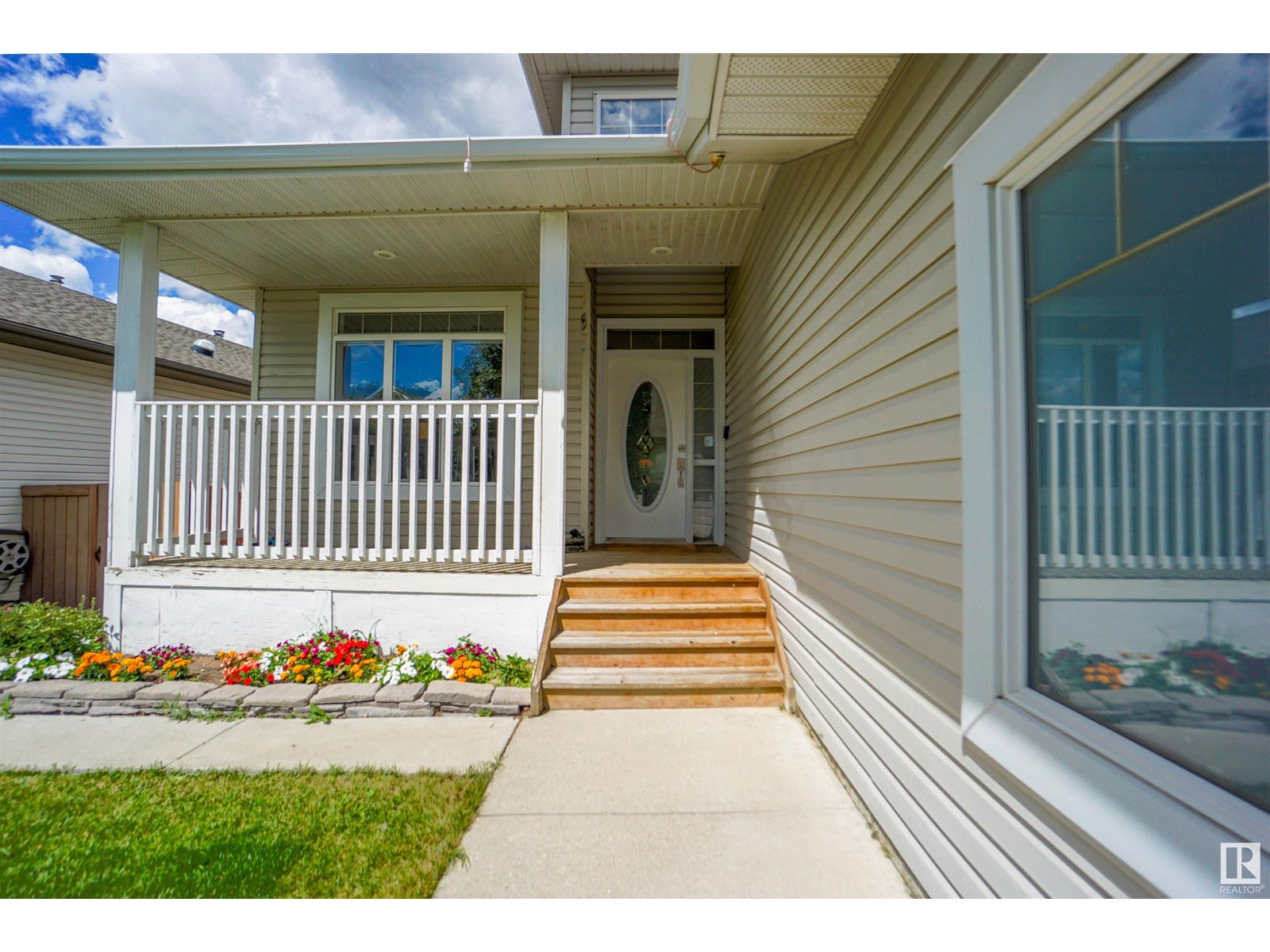 32 CHARLTON WY