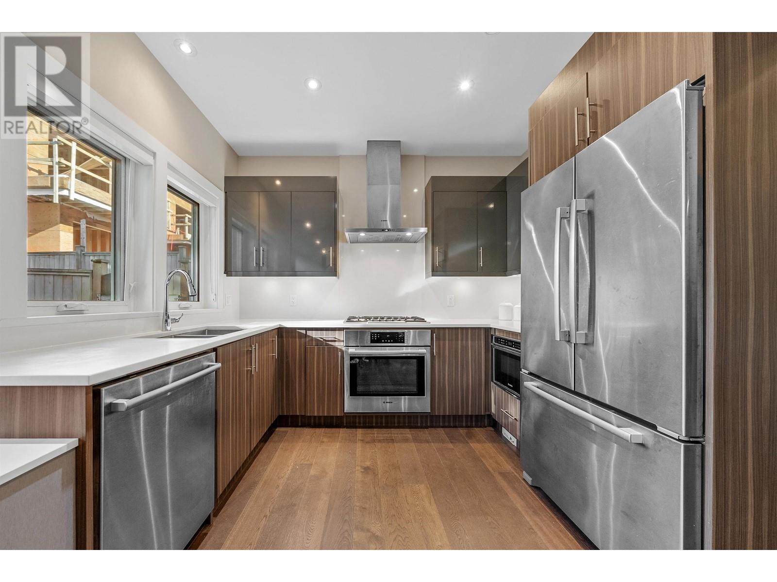 2 330 W 14TH STREET