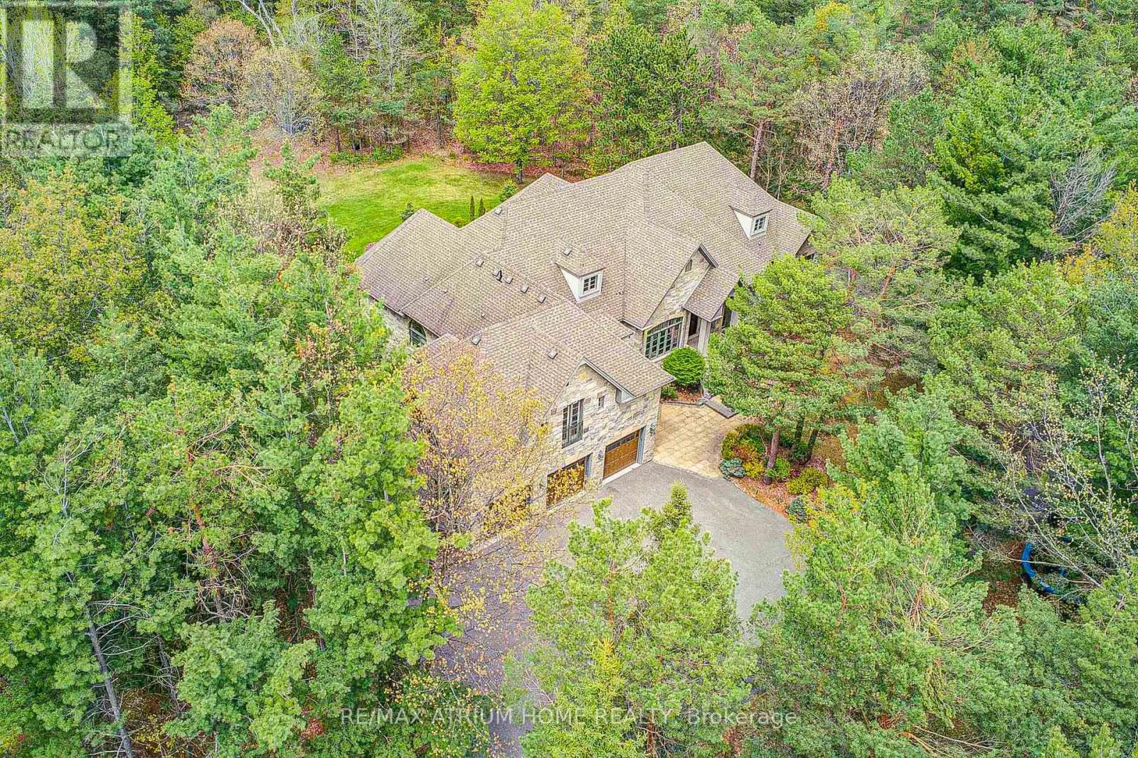 10 WOODLOT COURT