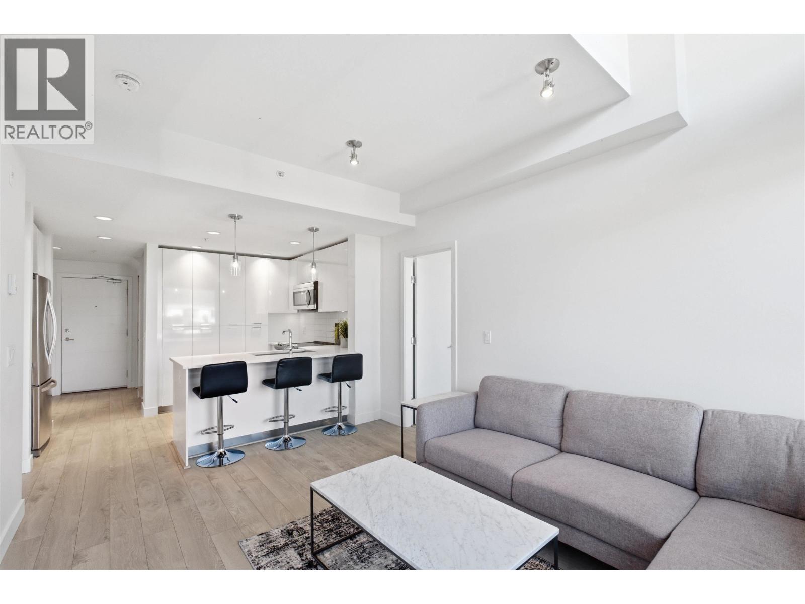 605 719 W 3RD STREET