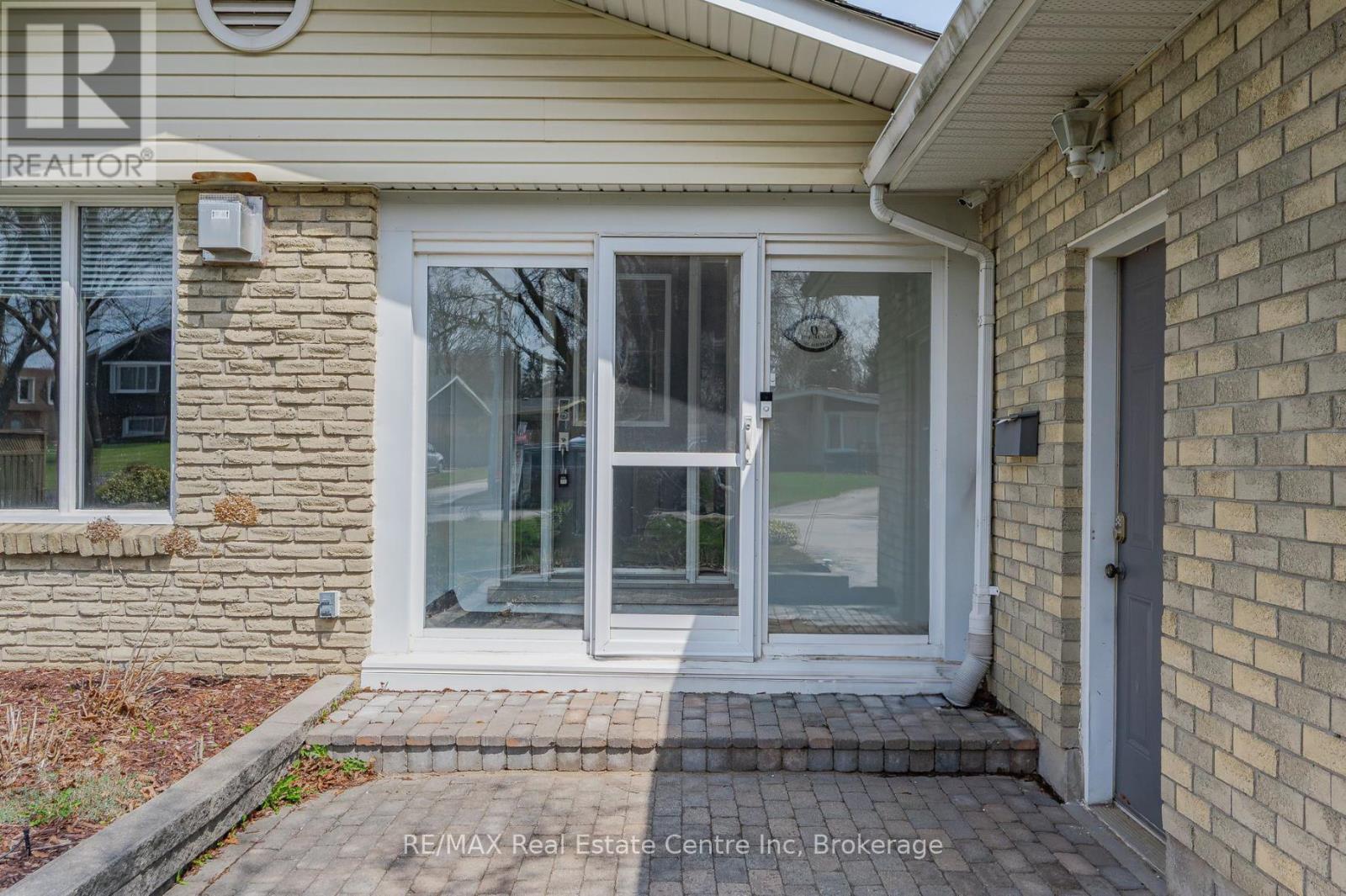 6 STIRLING PLACE