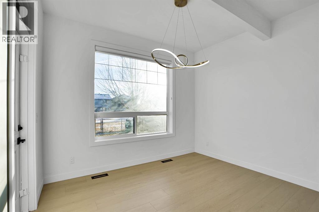 4 Skyview Springs Crescent NE