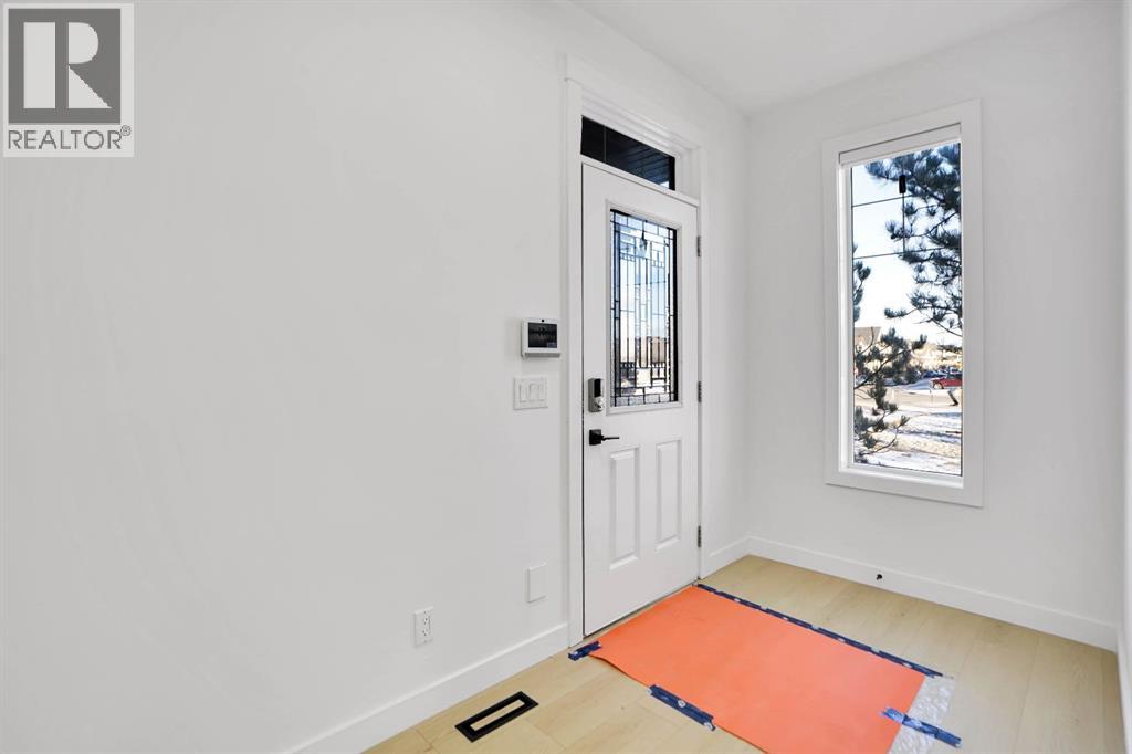 4 Skyview Springs Crescent NE