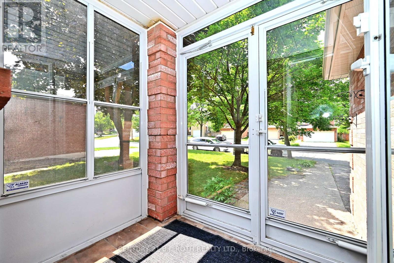 99 SANDFIELD DRIVE