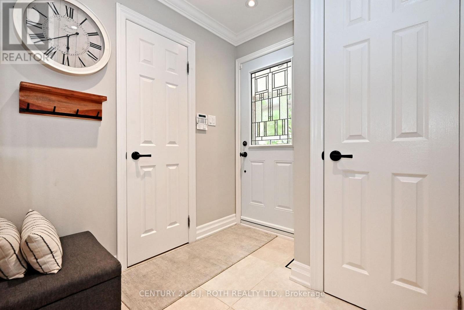 99 SANDFIELD DRIVE