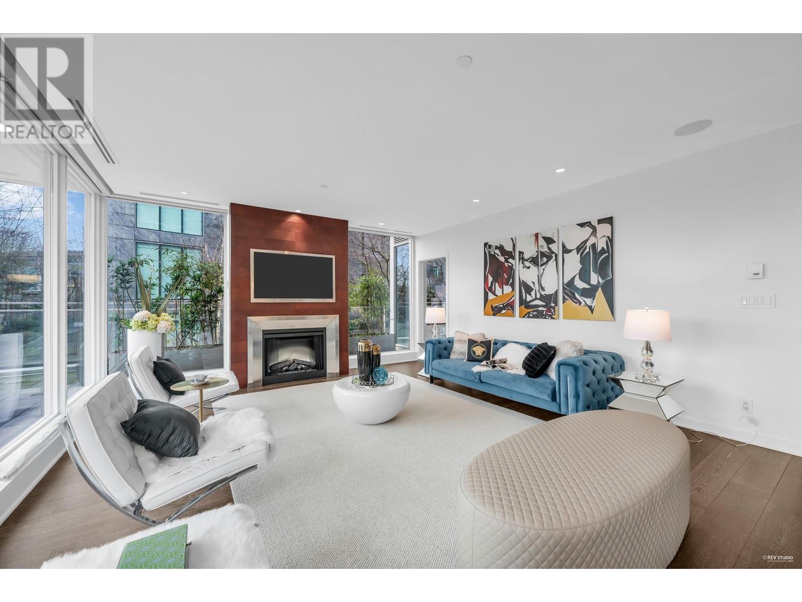 104 1139 W CORDOVA STREET
