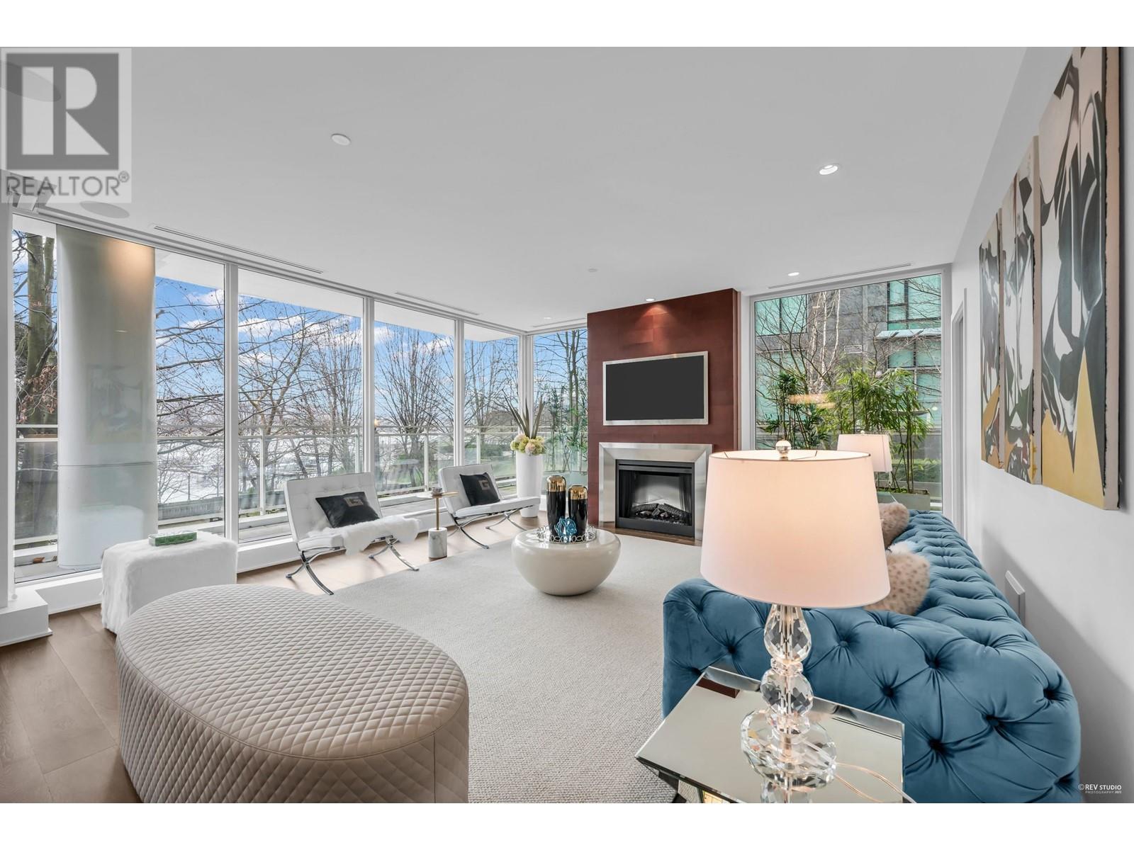 104 1139 W CORDOVA STREET
