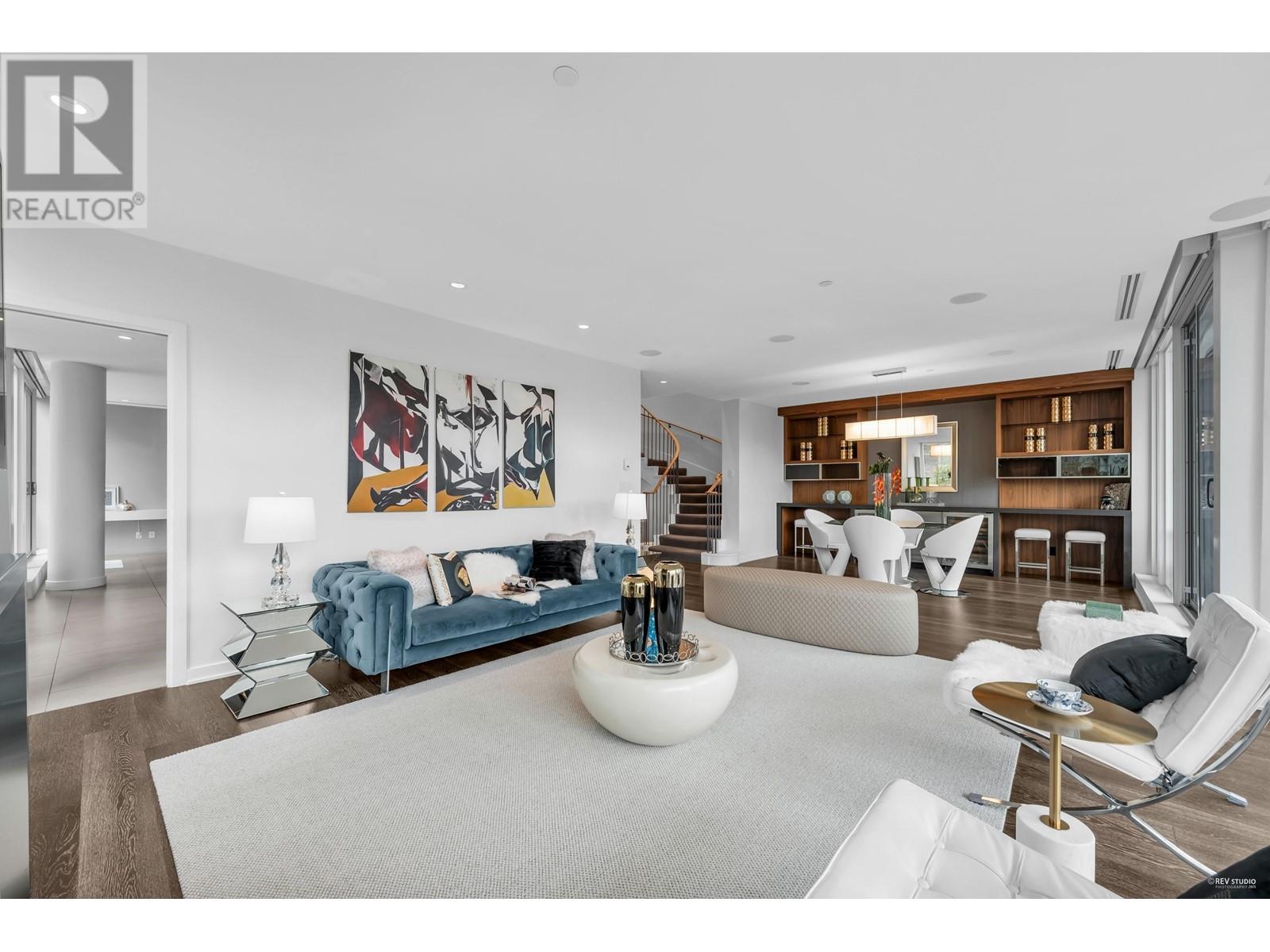 104 1139 W CORDOVA STREET