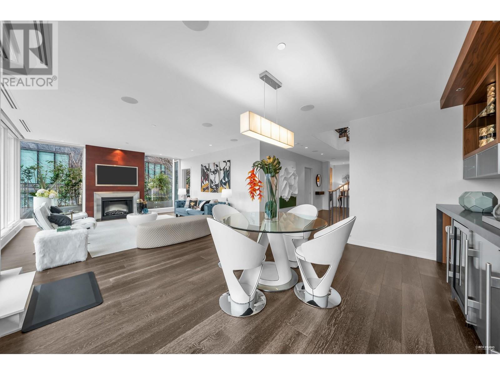104 1139 W CORDOVA STREET