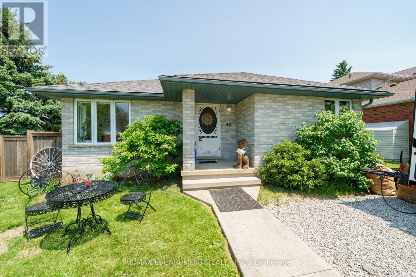 40 COUNTRY CLUB ROAD