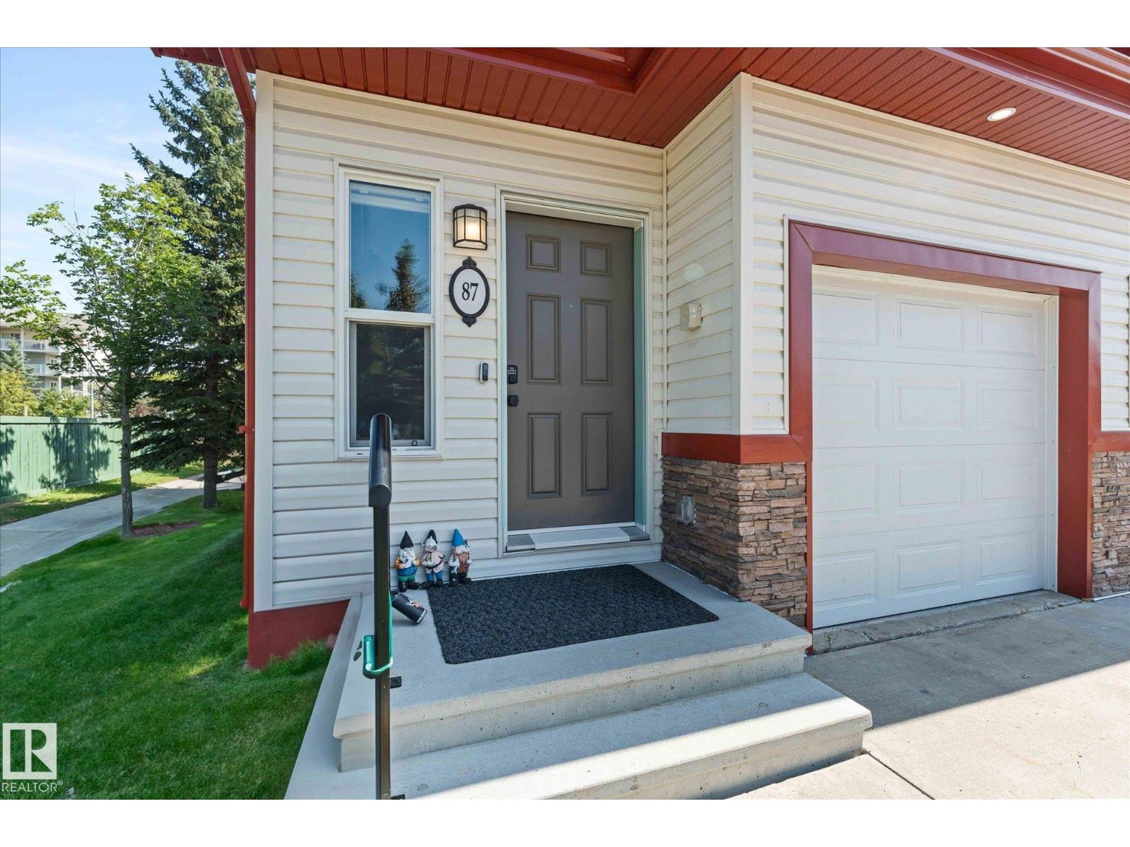 #87 15 WOODSMERE CL