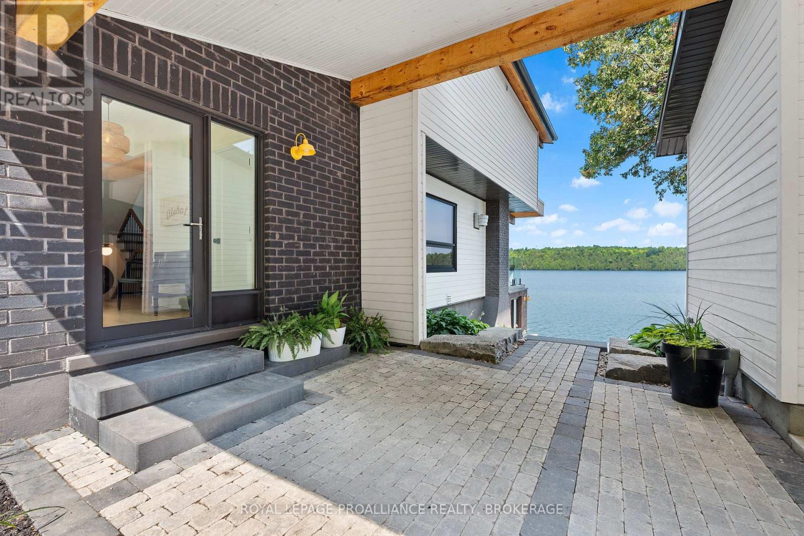 1111 HERON LANE