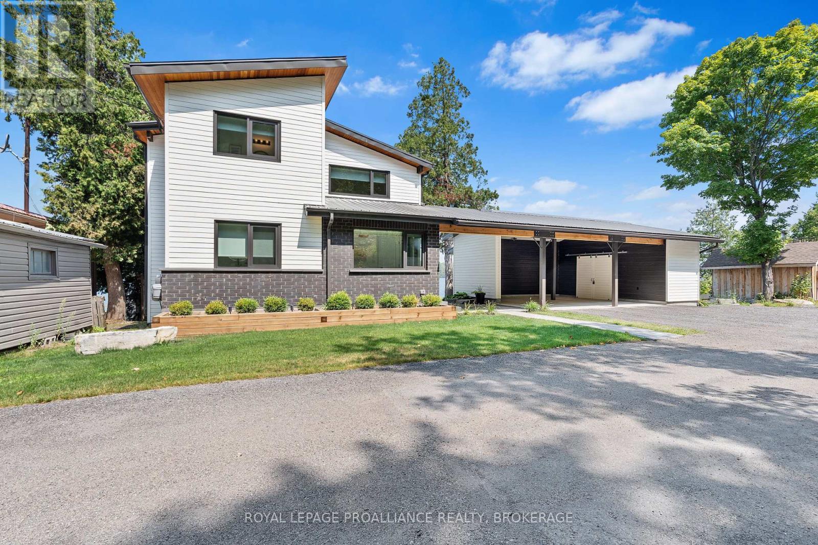 1111 HERON LANE