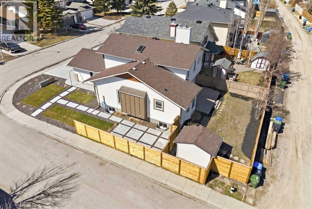 42 Sunvista Crescent SE