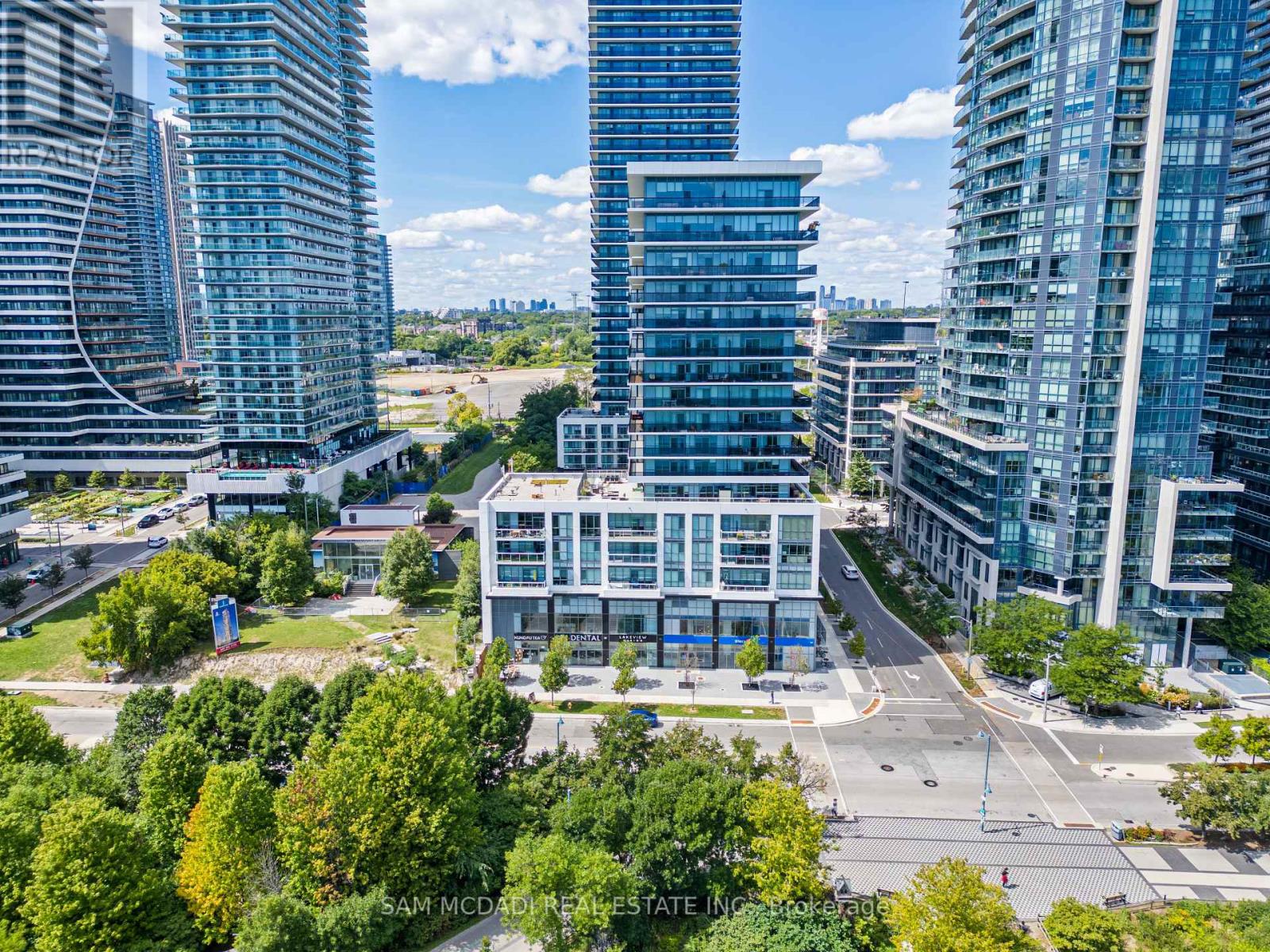 1405 - 65 ANNIE CRAIG DRIVE
