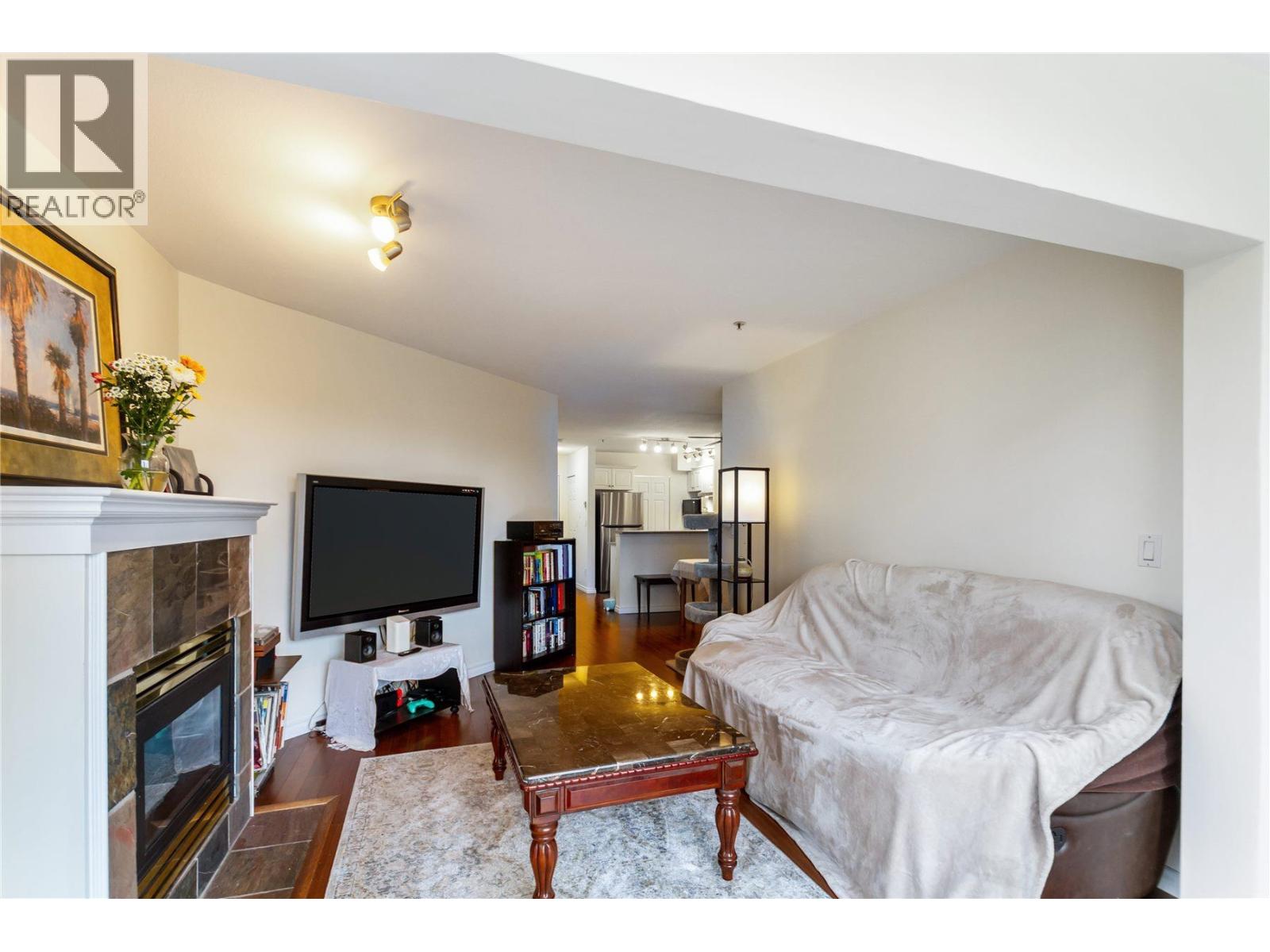 204 155 E 3RD STREET