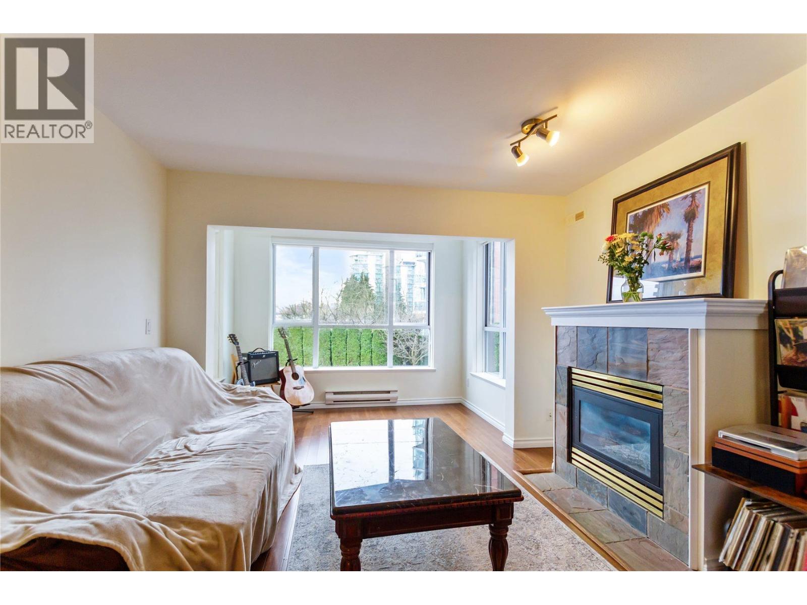 204 155 E 3RD STREET