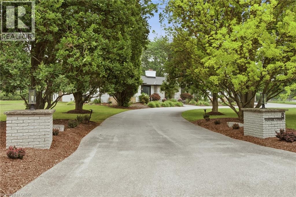 8 SQUIRE Court