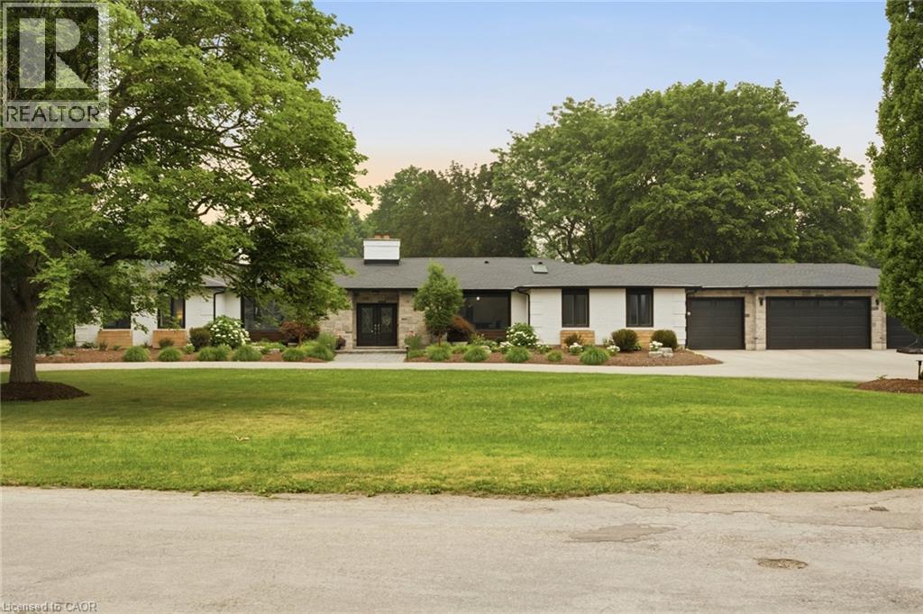 8 SQUIRE Court