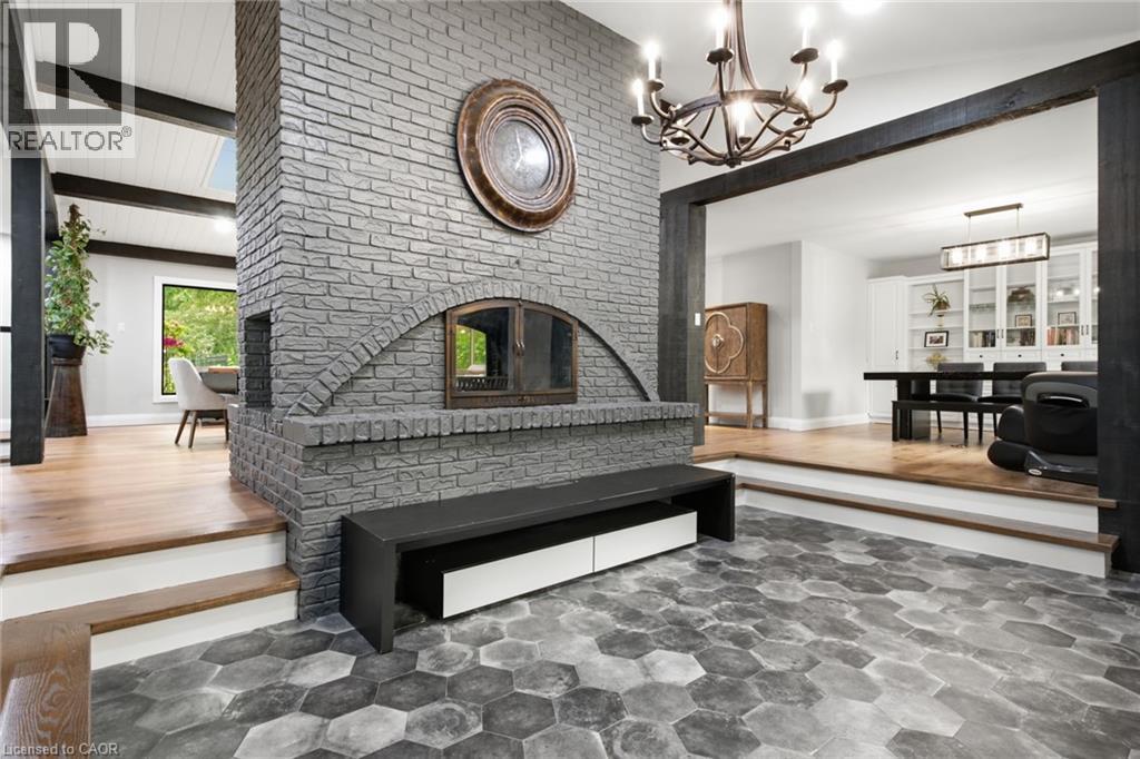 8 SQUIRE Court
