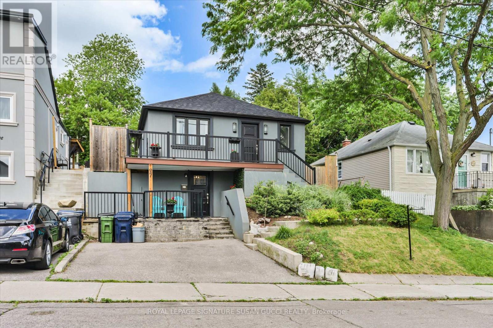 Photo 1 of 29 — 27 BEXHILL AVENUE, Toronto (Clairlea-Birchmount), ON M1L3B5