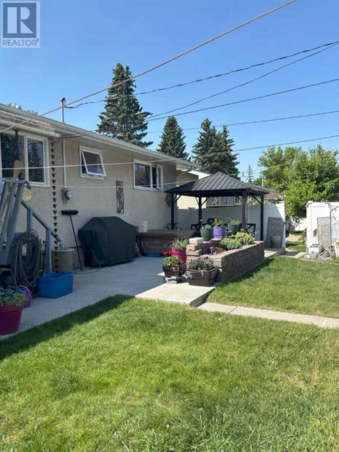 4924 40 Avenue NW Calgary AB T3A2P1