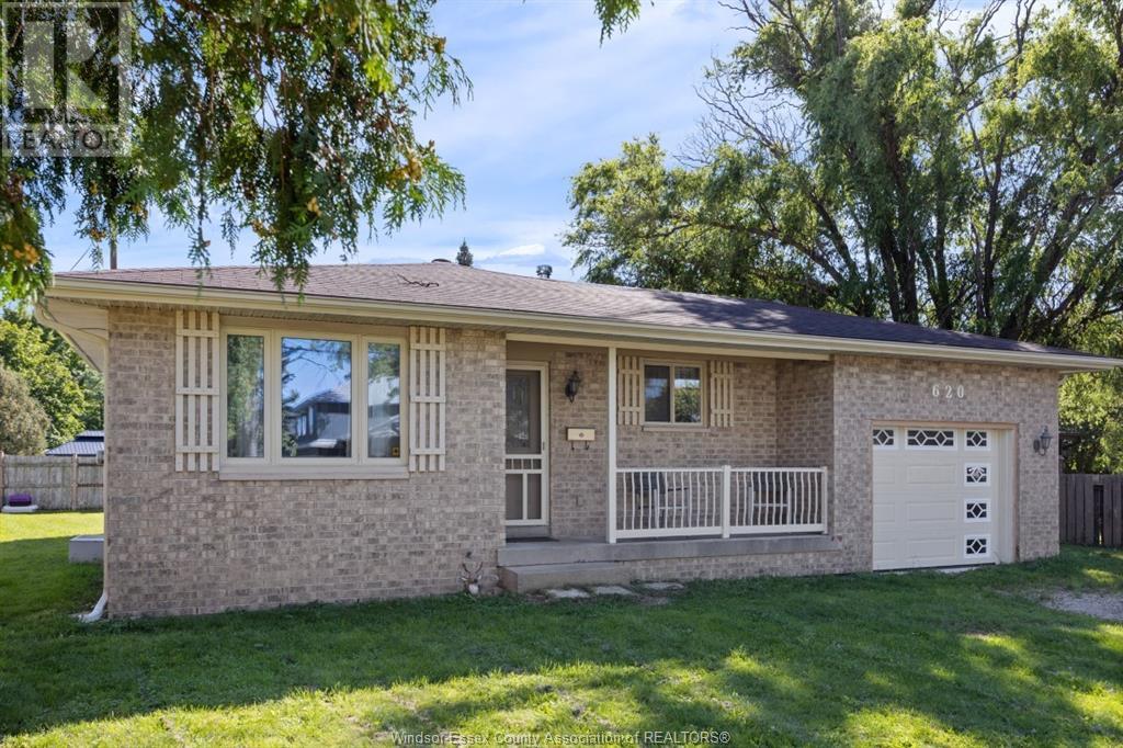 Photo 1 of 30 — 620 REAUME, LaSalle, ON N9J1B6