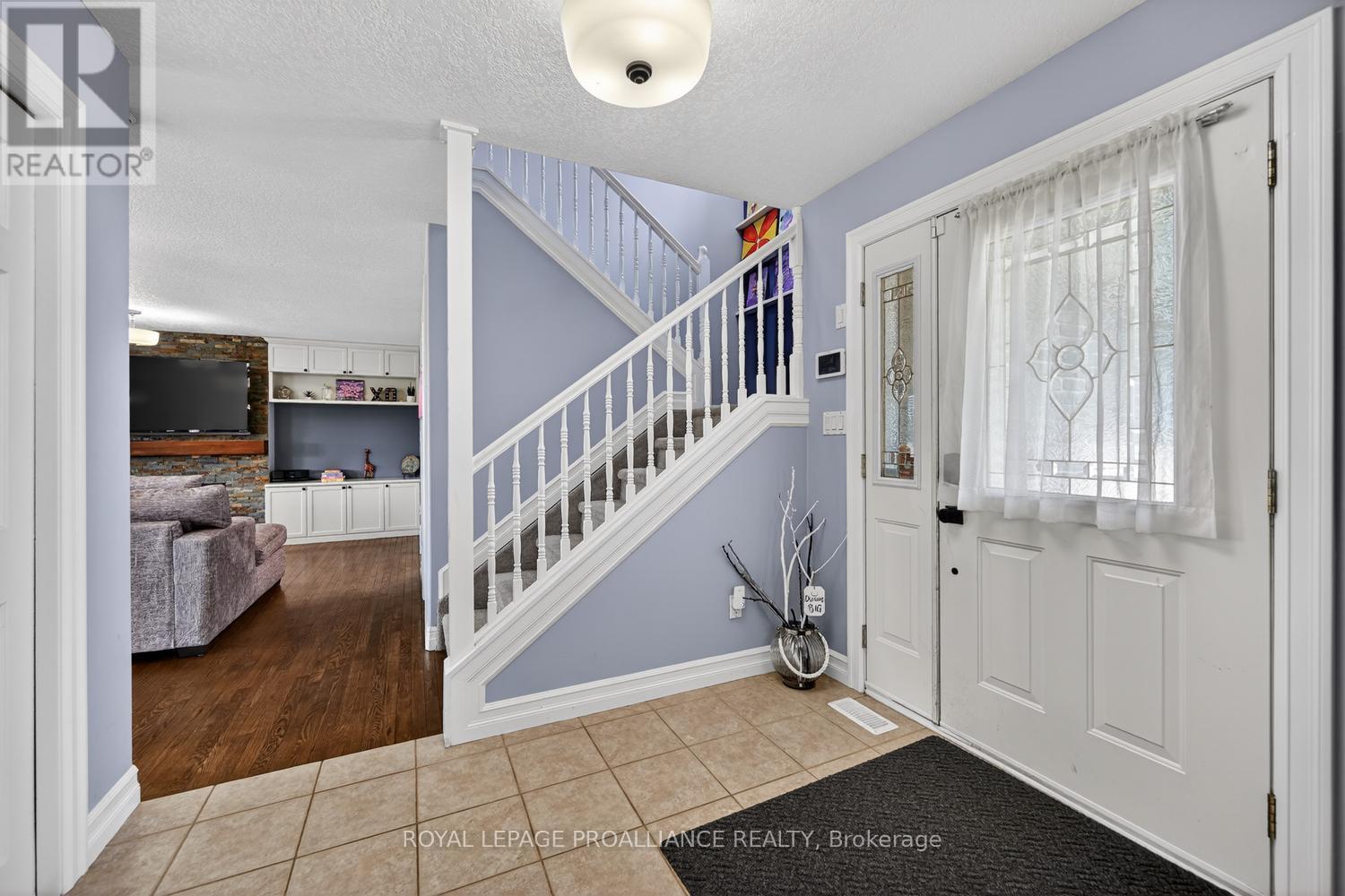 1014 CRESTWOOD DRIVE