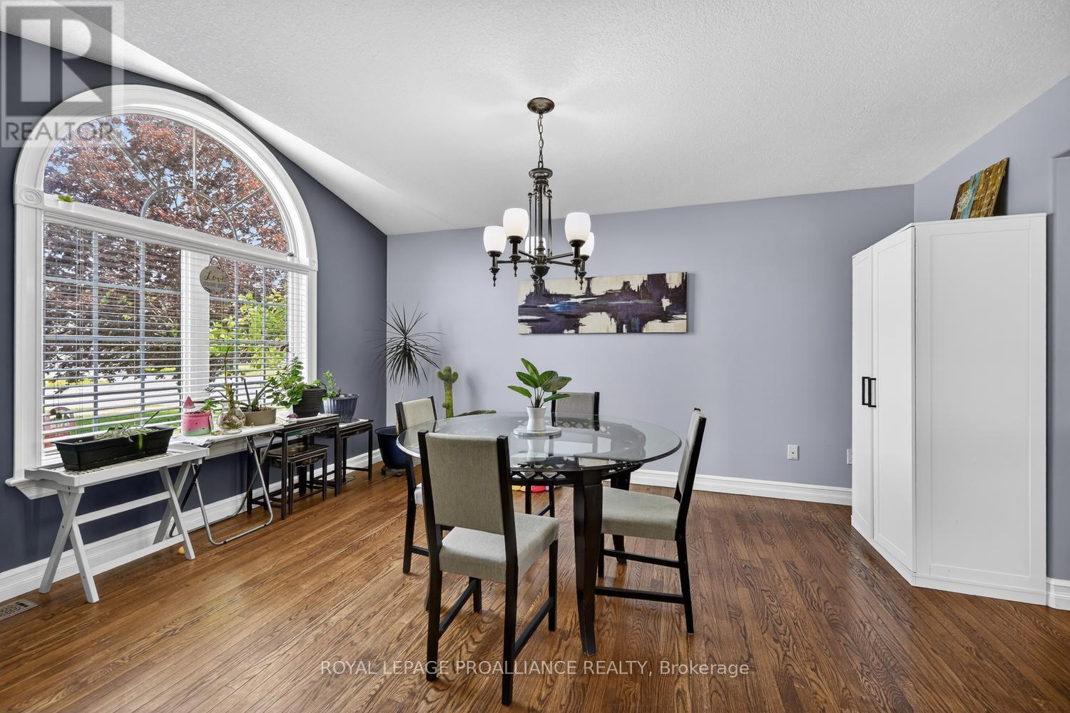 1014 CRESTWOOD DRIVE