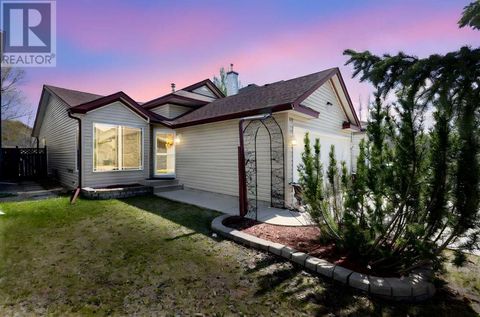 107 Somercrest Gardens SW Calgary AB T2Y3K6