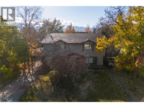 1033 / 1035 Laurier Avenue Kelowna BC V1Y6B2