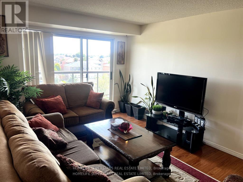 416 - 300 RAY LAWSON BOULEVARD