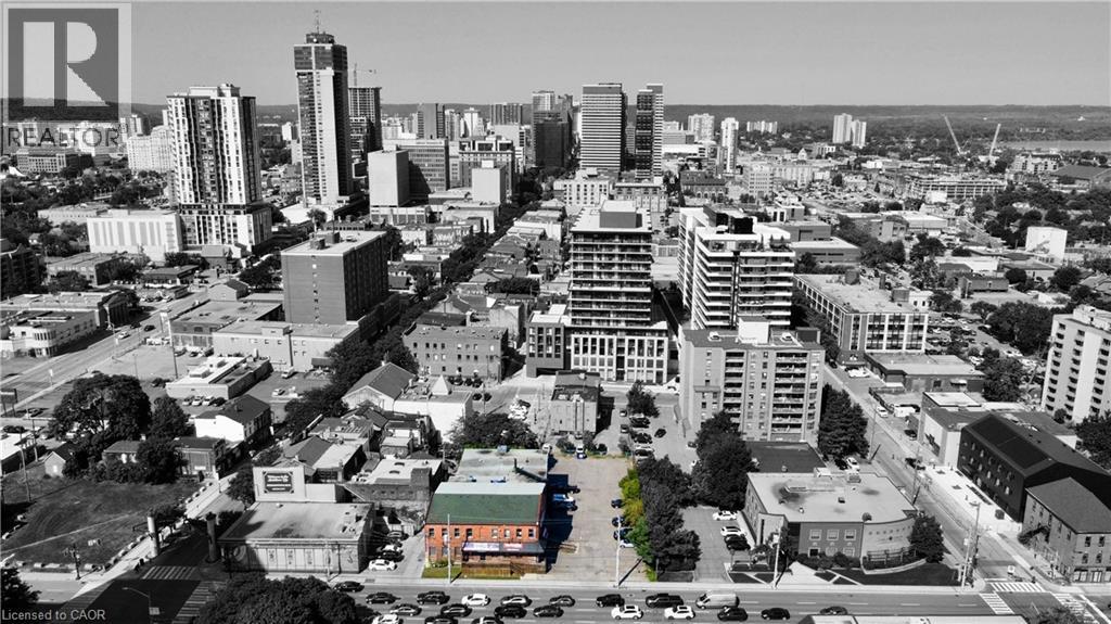 15-21 WELLINGTON Street N