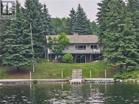 647 Kirkwood Sudbury ON P3E6J6