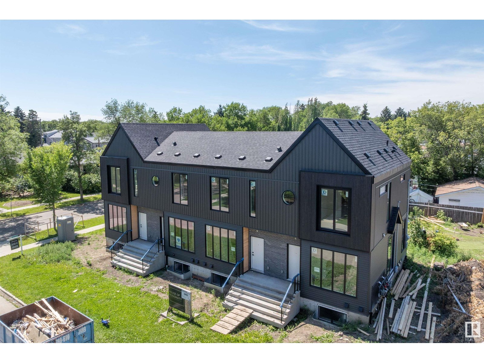 8402 87 ST NW