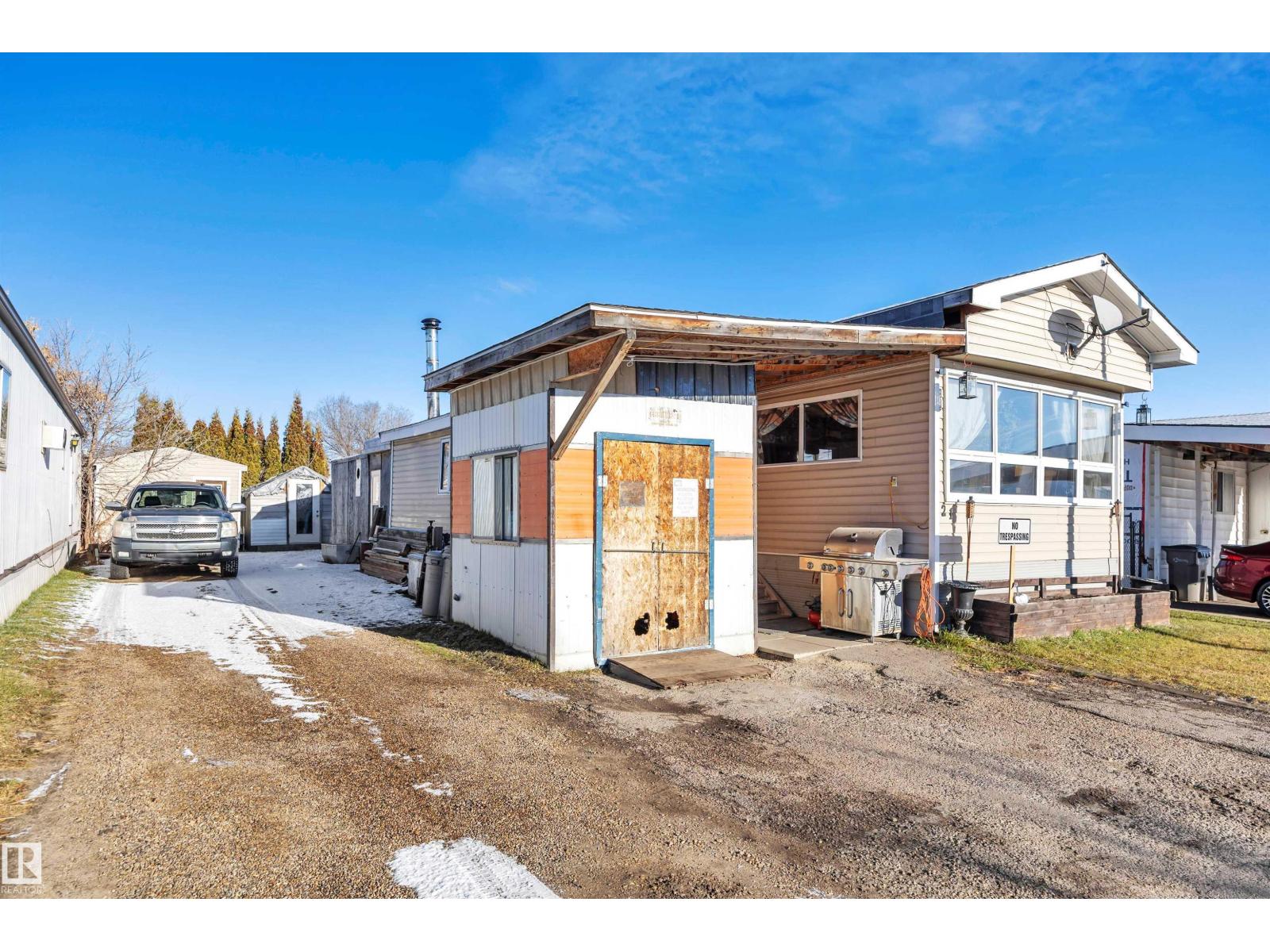 21 Calmar Mobile Home Park