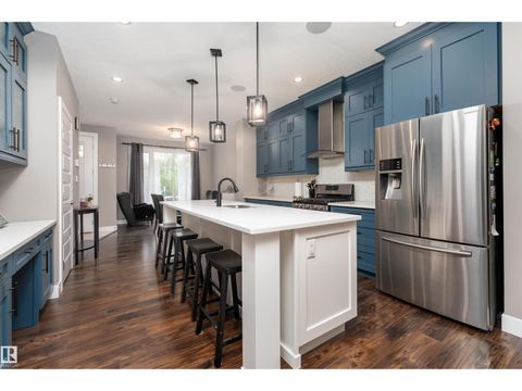 10706 67 AV NW Edmonton AB T6H1Z9