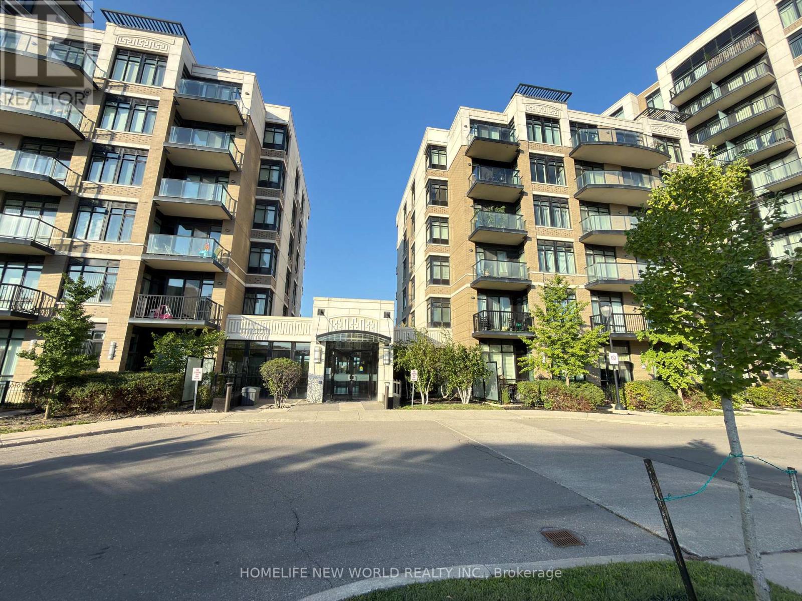 403 - 151 UPPER DUKE CRESCENT