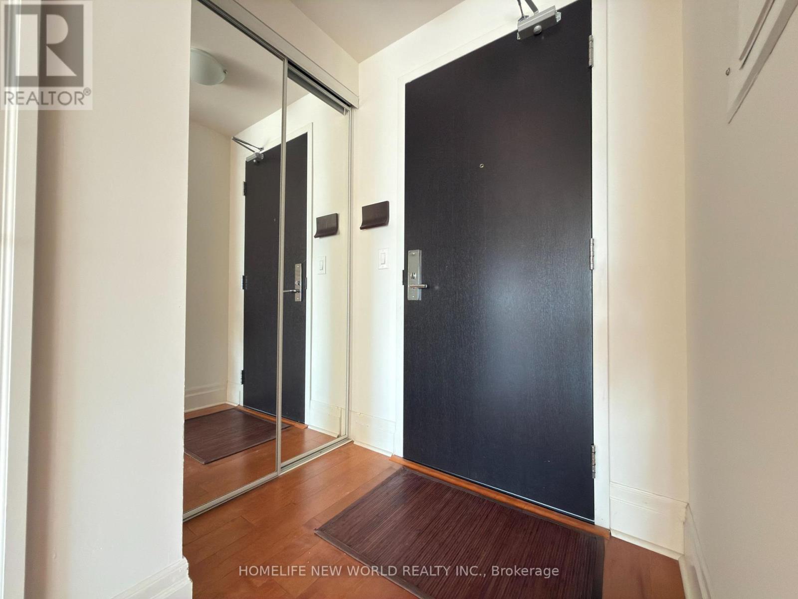403 - 151 UPPER DUKE CRESCENT