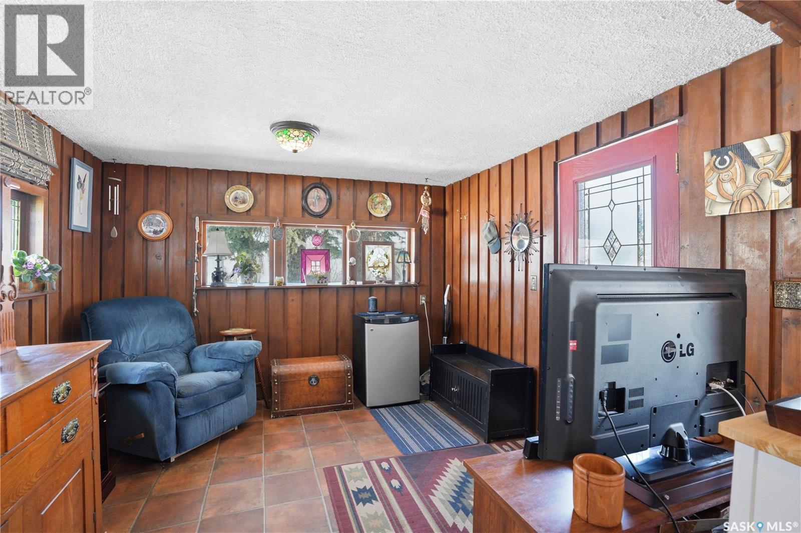 103 1st STREET W