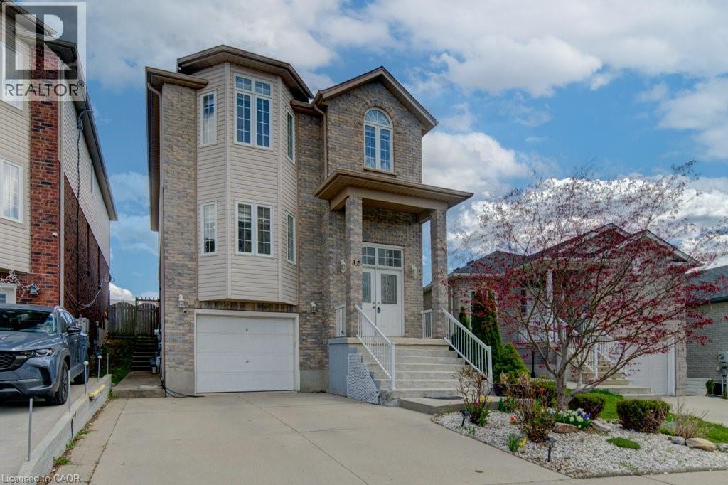32 LENA Crescent