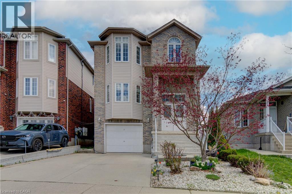 32 LENA Crescent