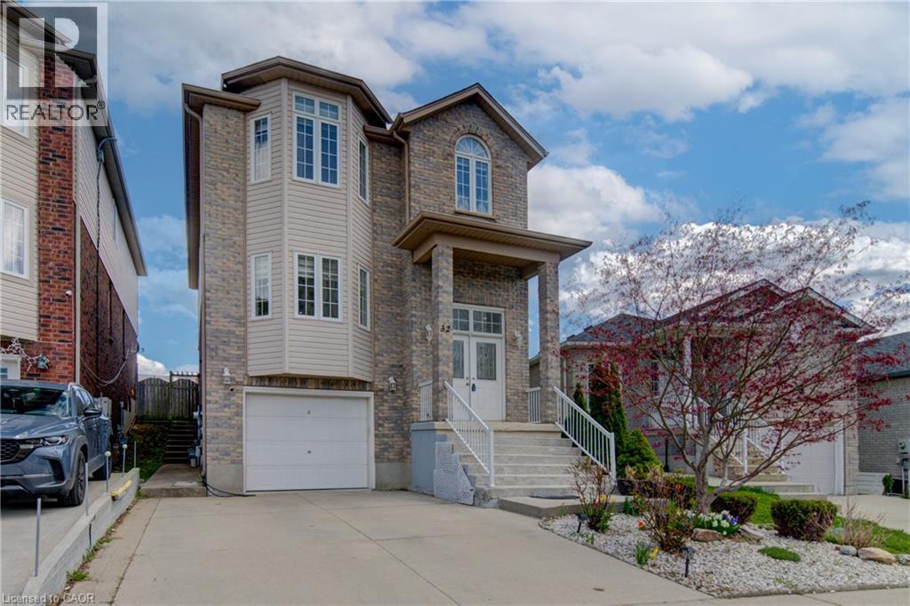 32 LENA Crescent