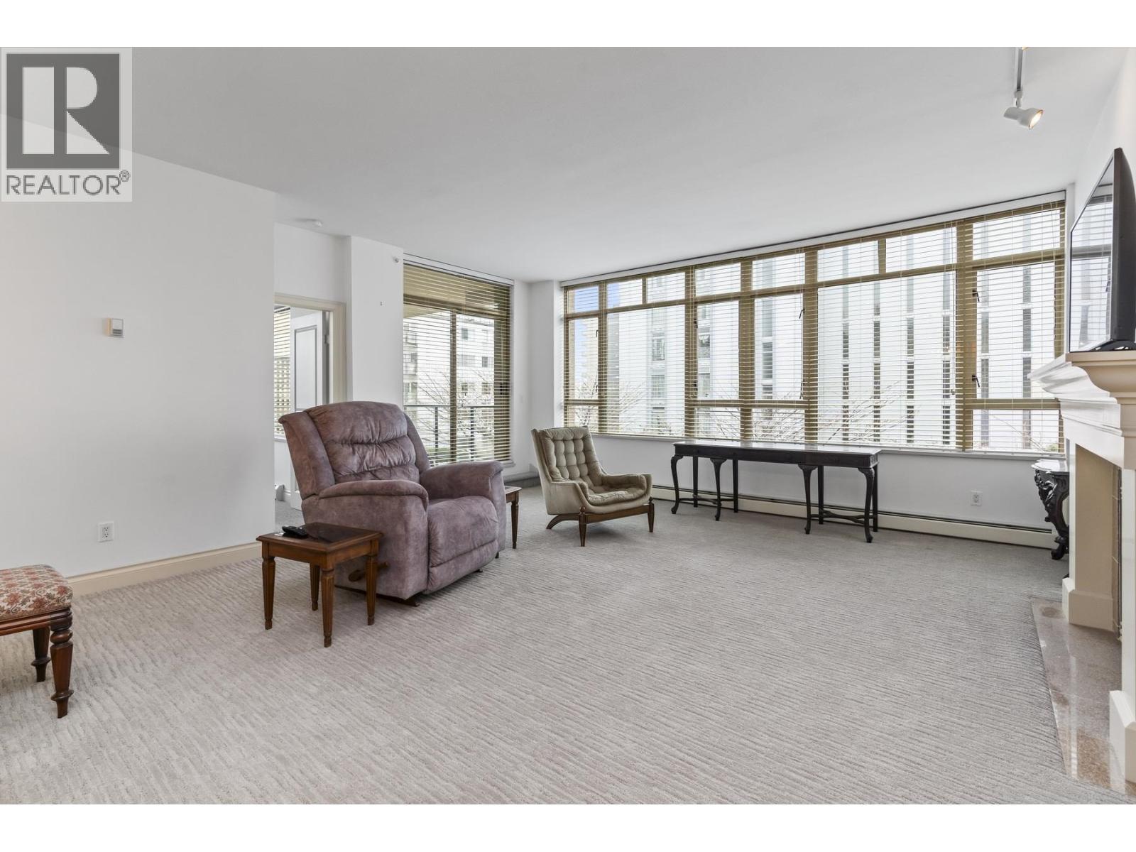 205 1896 MARINE DRIVE