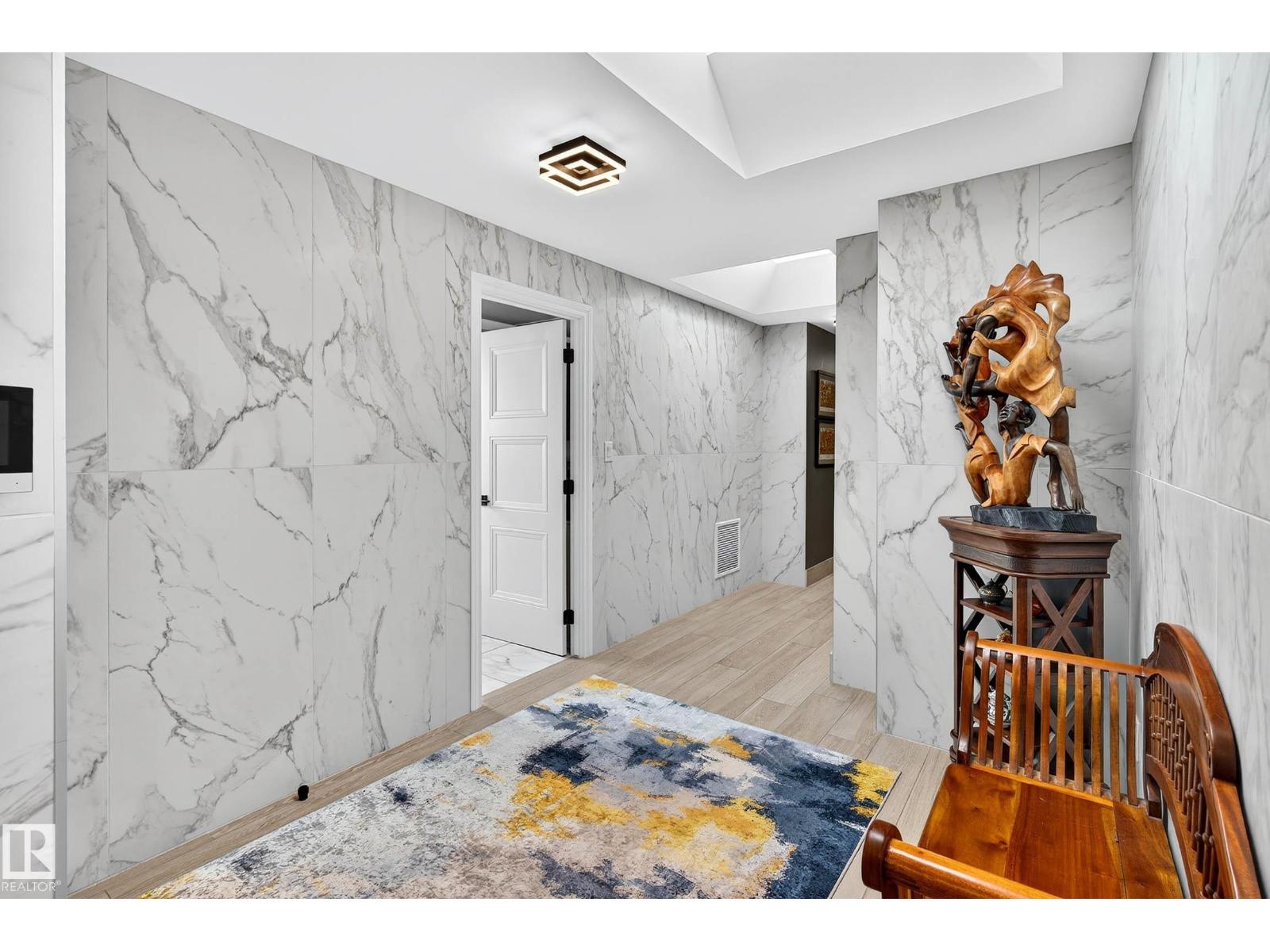 #1601 10045 118 ST NW
