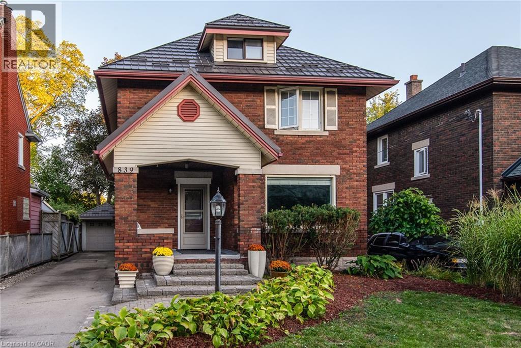 839 QUEENS Boulevard