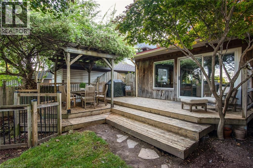 839 QUEENS Boulevard